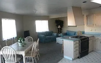 Surfside Suites 3*